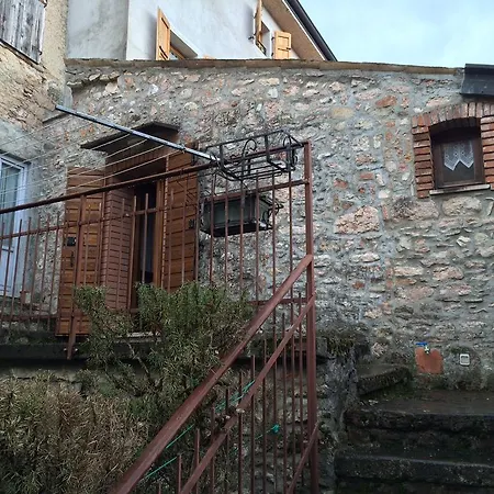 Casa Nadia サン・ゼーノ・ディ・モンターニャ